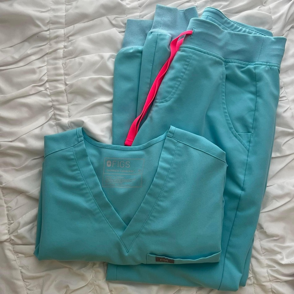 FIGS SCRUB SET